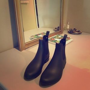 San Edelman Black Rain boots